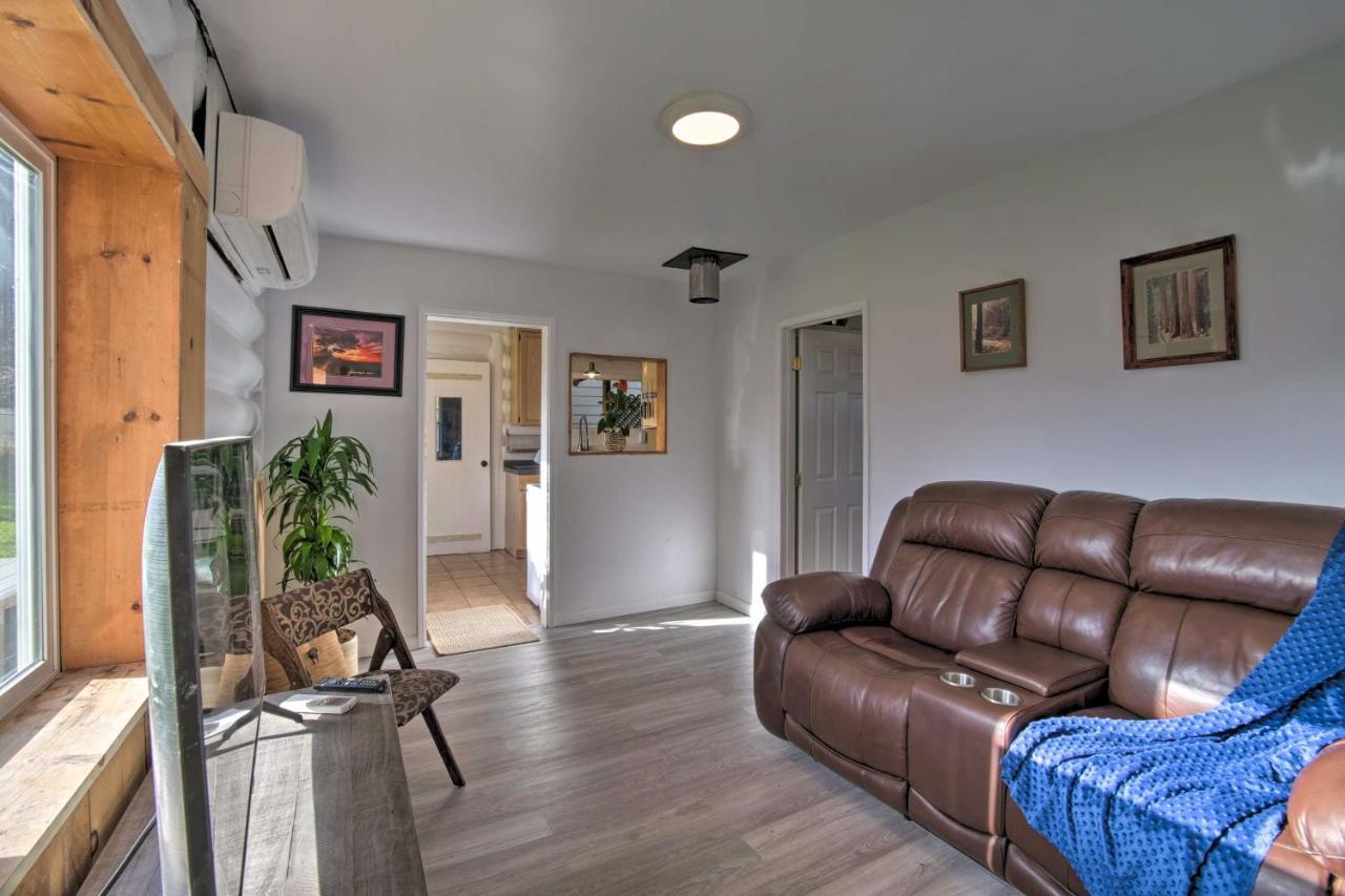 Unique Dog-Friendly Log Cabin Short Walk To Ocean Crescent City Exterior foto